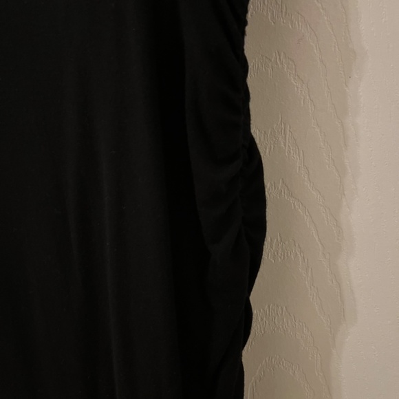 *SOLD* Guess skirt - Picture 2 of 4